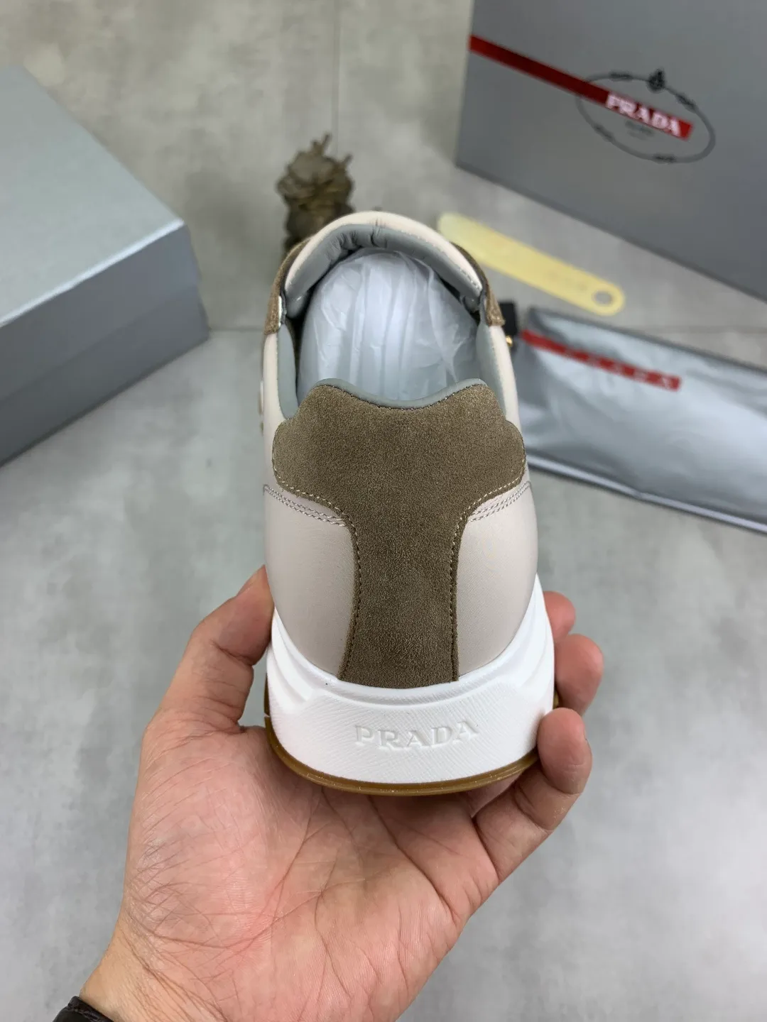 Men's shoes 💰P580💰 [New style] High version official website popular models are on the market, 🆘 The trendy brand (Prada) mainly promotes popular models, avant-garde and versatile fashionable men's shoes private version mold opening, cowhide surface splicing 1:1 replica... Fashion is simple, original imported cowhide and lining cowhide feet; the atmosphere and personality are more fashionable, eye-catching and pursuing class. It will subvert the old idea and be with you to spend time with you. A must-have for fashionistas! Must keep for yourself ! High-end comfort, high-end quality workmanship. Size: 38-45; multiple colors available.